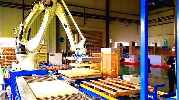 機(jī)器人式耐火磚碼垛機(jī)